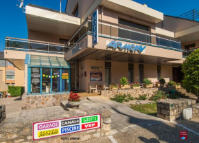 Гостиница Hôtel Armony  Лессак